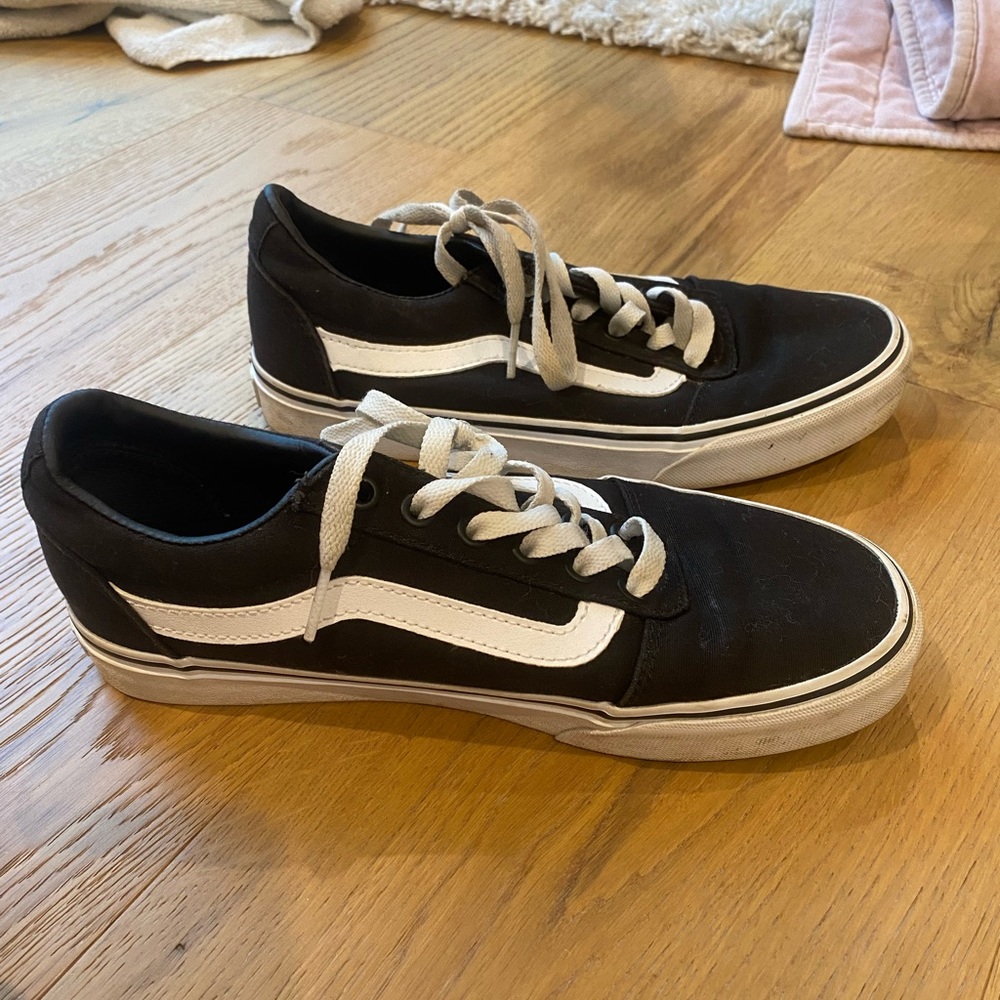 Size 7.5W low top old skool Vans